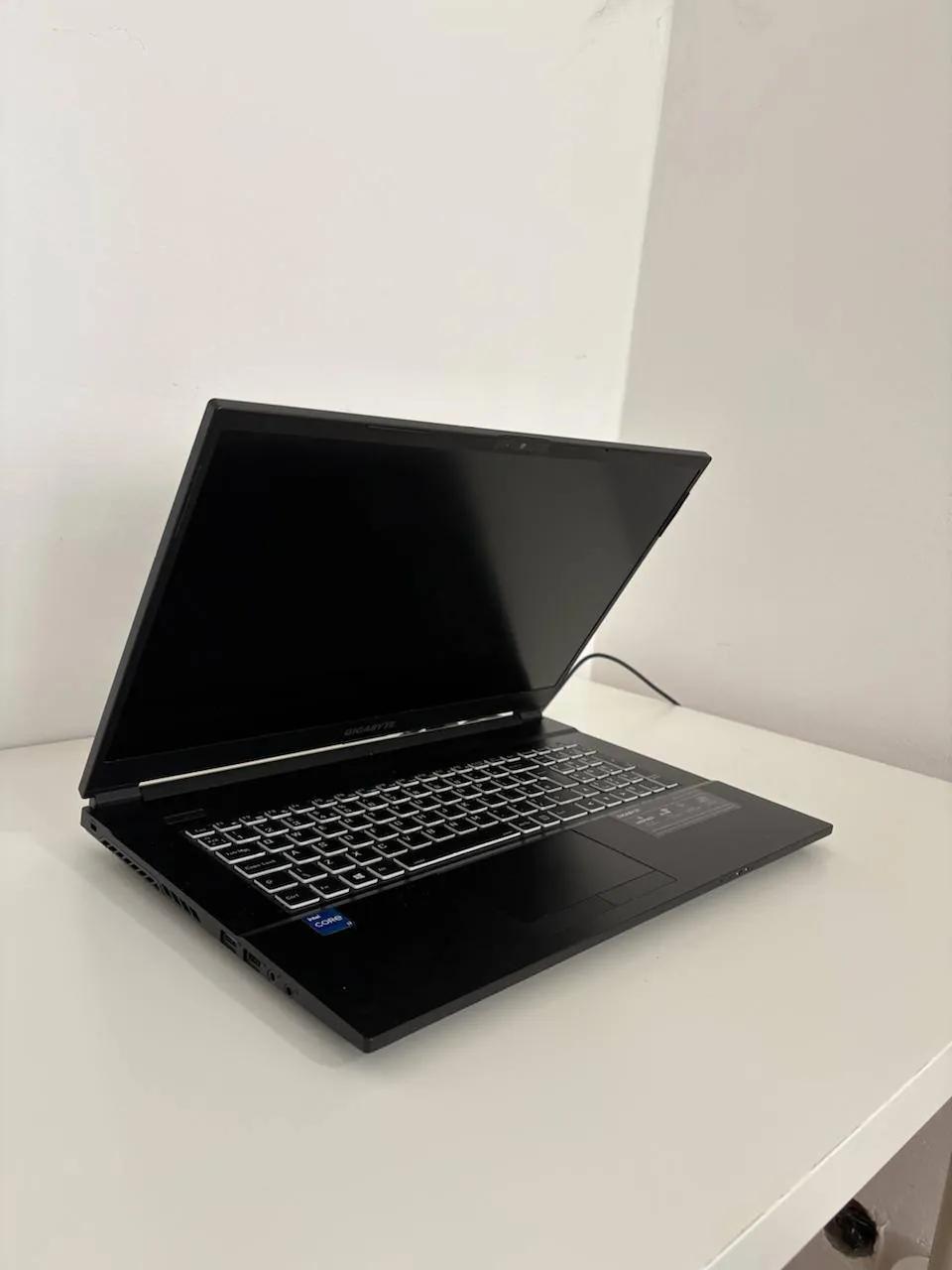 Ноутбук Gigabyte G7 MD i7 RTX 3050 Ti Земун