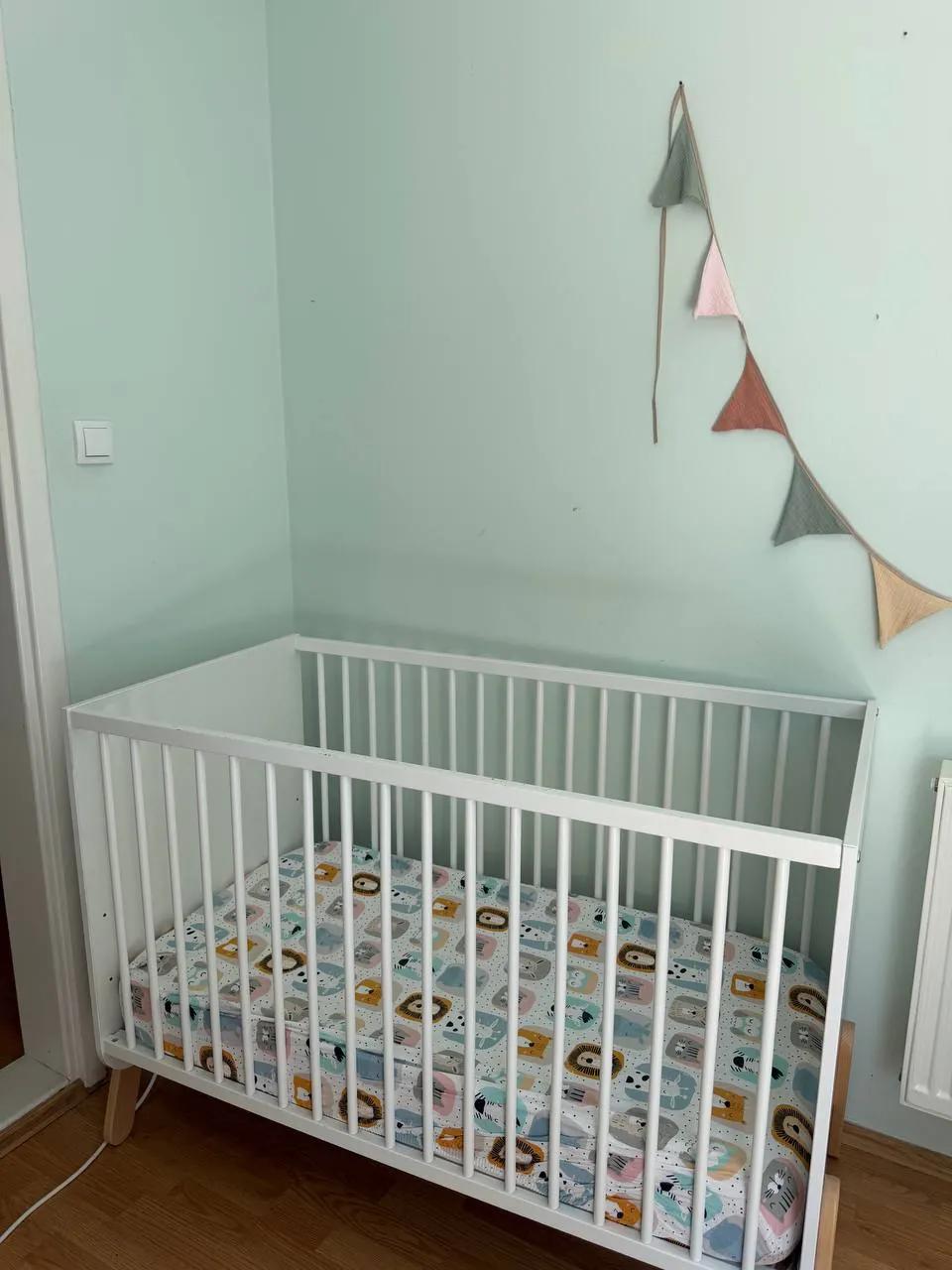 Детская кроватка 120×60 с матрасом и постельным бельём