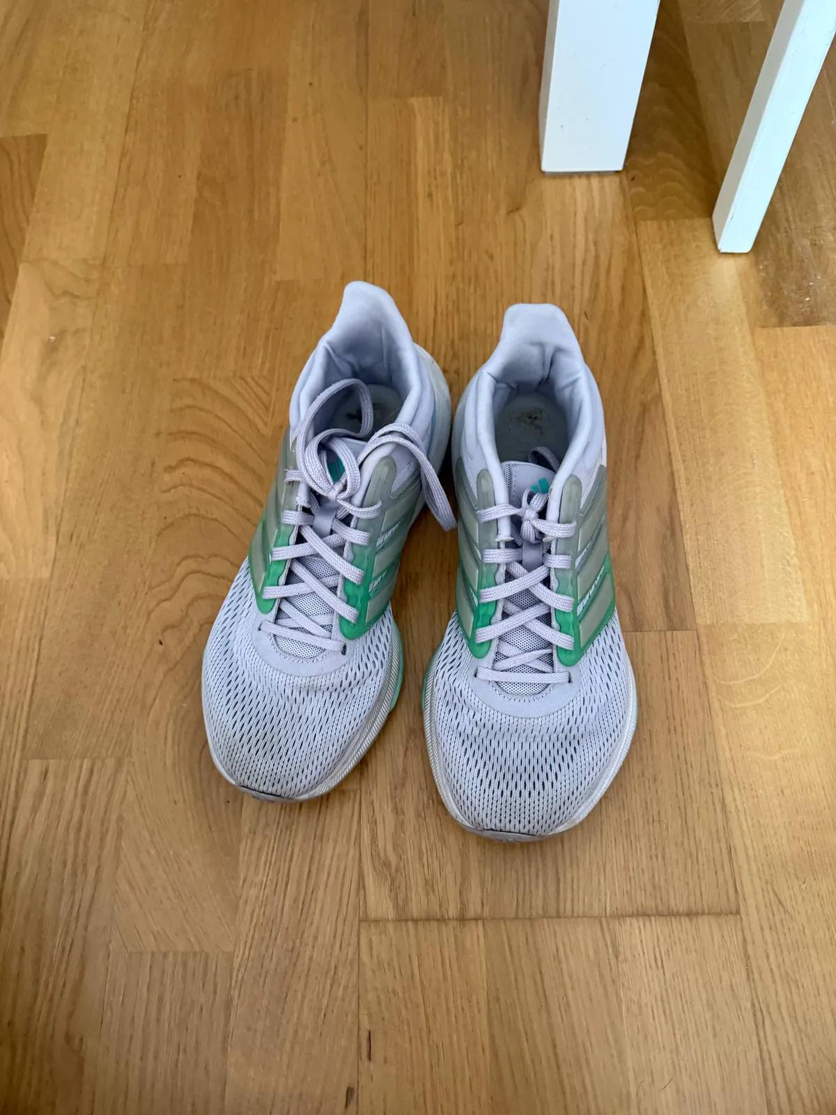 Вещь Adidas в хорошем состоянии