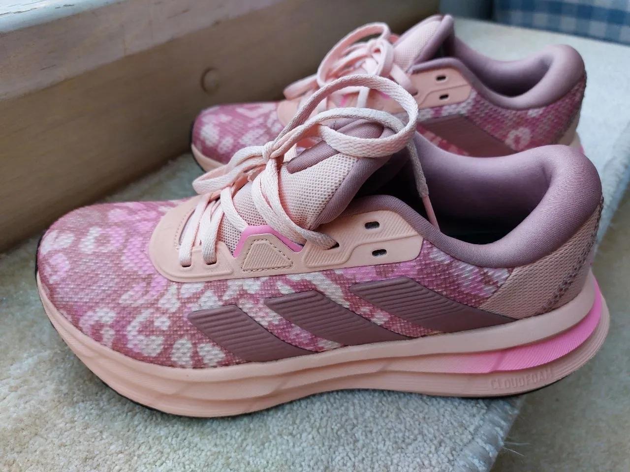 Женские кроссовки Adidas Galaxy 7 и тапочки 38-39