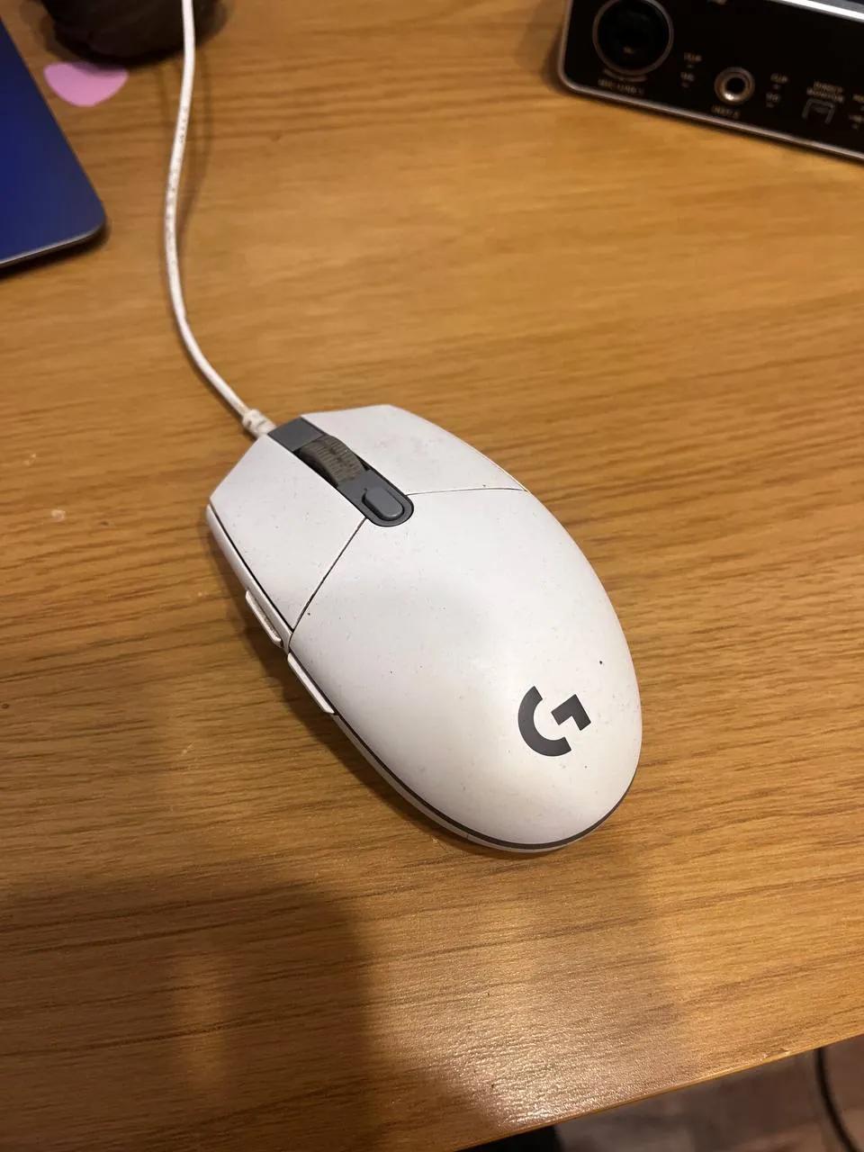 Мышь Logitech G102 с дефектом
