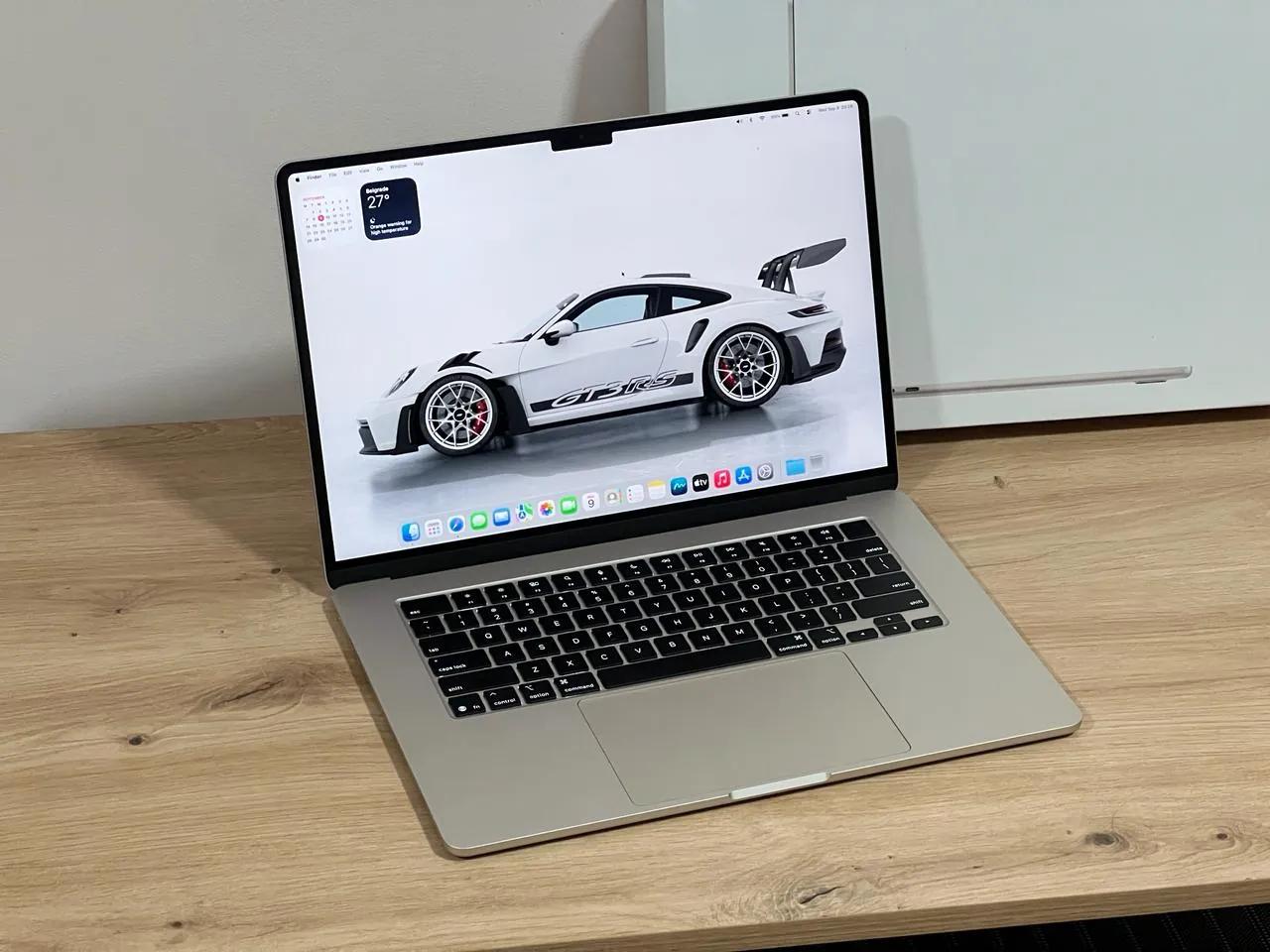 Три ноутбука Apple MacBook Air M4 Pro 16 2019 и Pro 13 2012 Белград