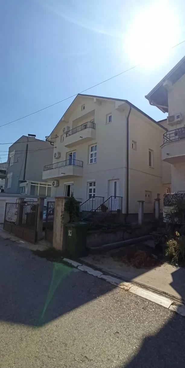 Трёхкомнатная квартира 41 м² с мебелью Медакович
