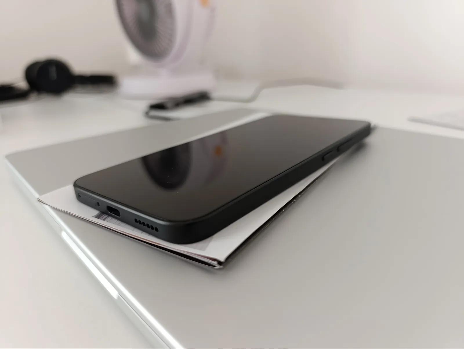 Смартфон Xiaomi 15T с зарядником Белград