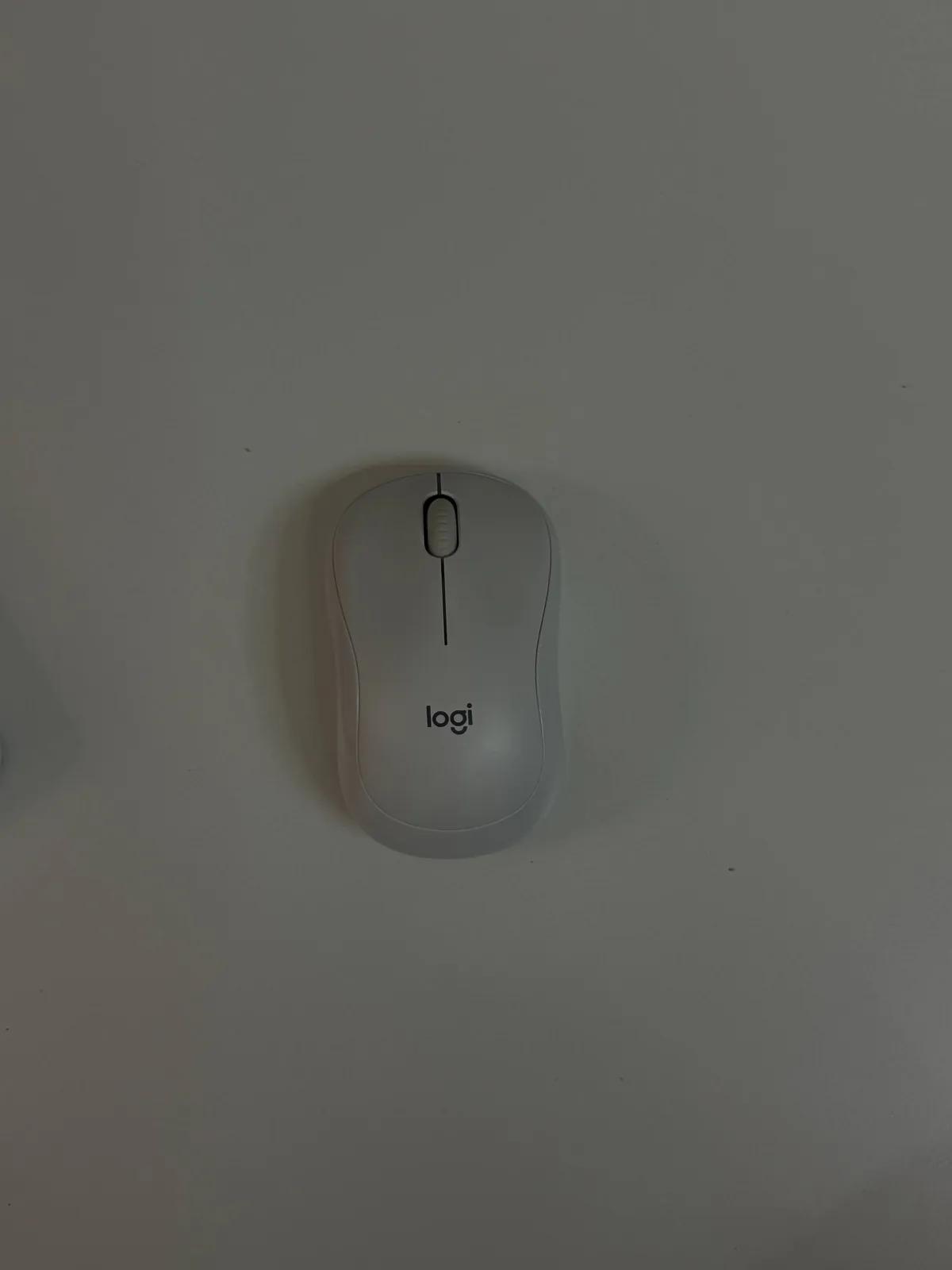Клавиатура Redragon мышь Logitech микрофон Trust Белград