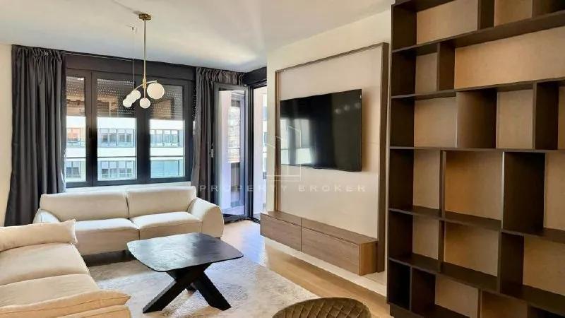 Квартира 78 м² с двумя спальнями и парковкой, Нови-Белград