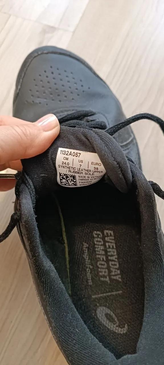 Кроссовки Asics EU 38 для школьника хорошее состояние