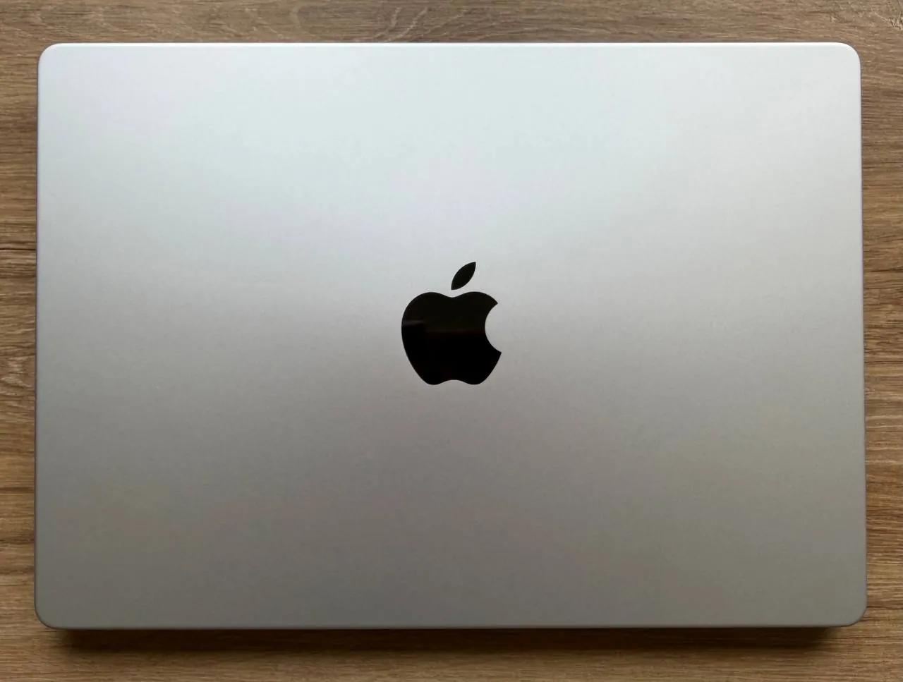 MacBook Pro 14 дюймов M2 Pro 16 ГБ Нови-Сад