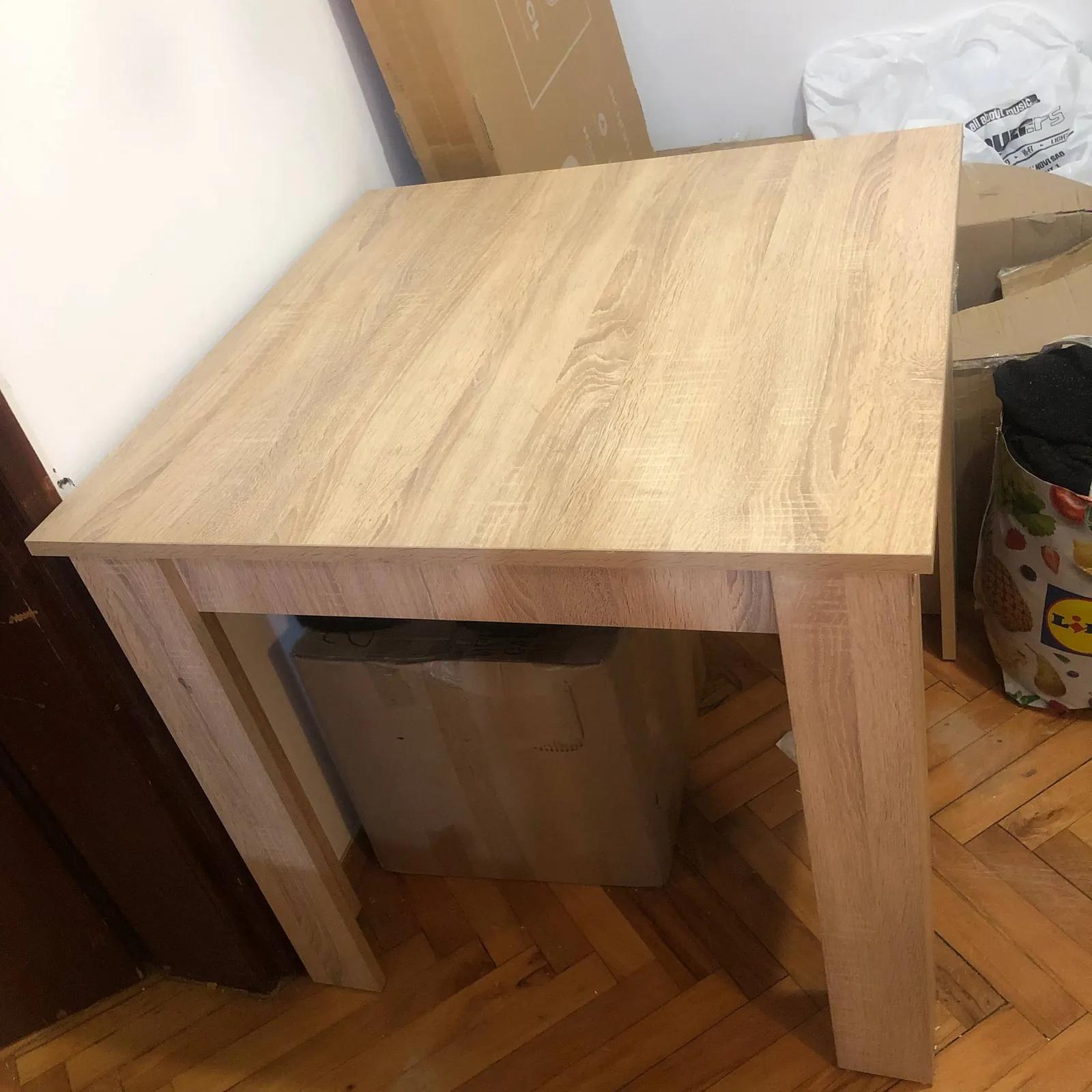 Стол 80×80 см, Сремчица Белград