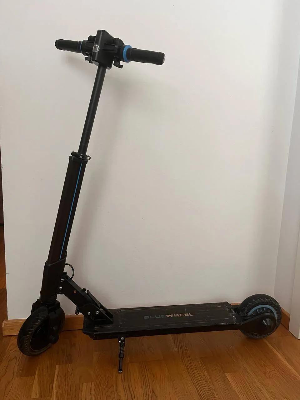 Электросамокат Bluewheel ix250 новая батарея Нови-Сад