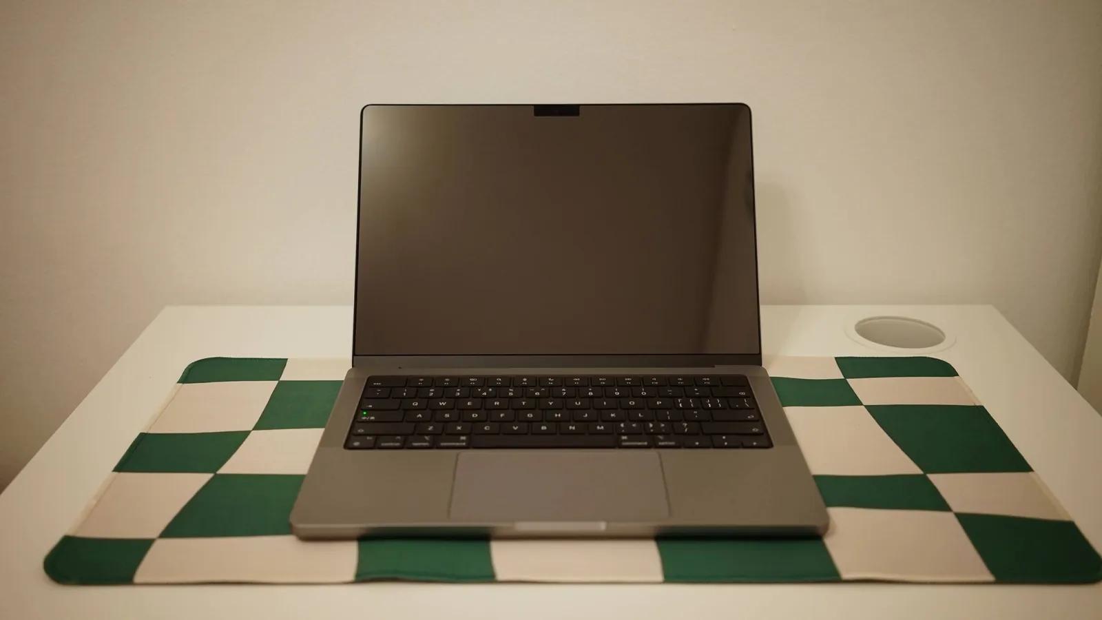 MacBook Pro 14 M2 Pro 16 ГБ 512 ГБ Нови-Сад