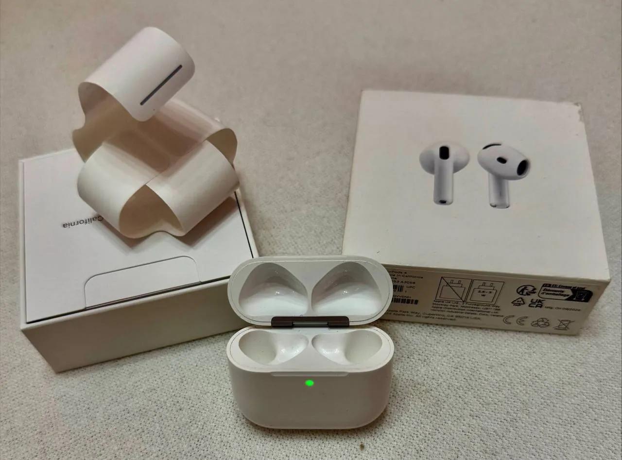 Зарядный кейс AirPods 4 без ANC с коробкой