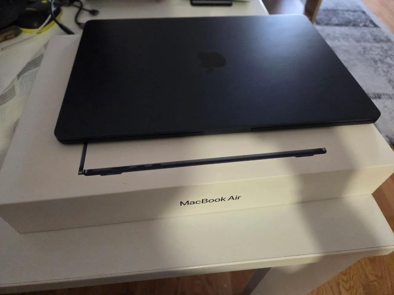 MacBook Air 15 дюймов 24 ГБ 512 ГБ почти новый