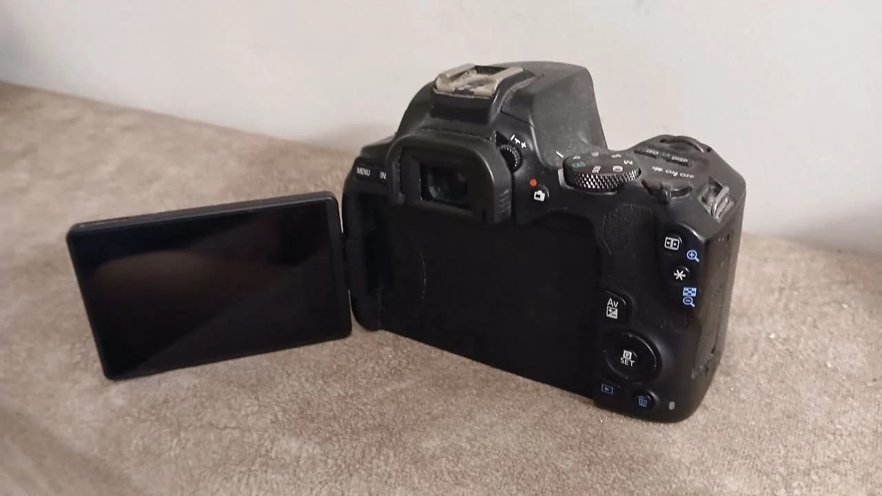 Canon EOS 250D с комплектом