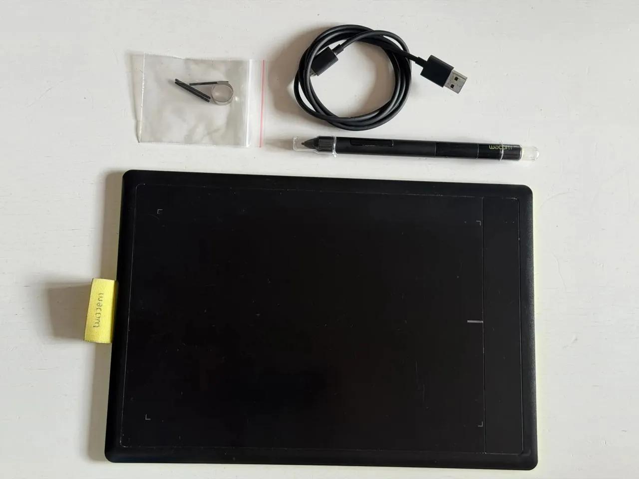 Графический планшет Wacom One by Wacom Small рабочий