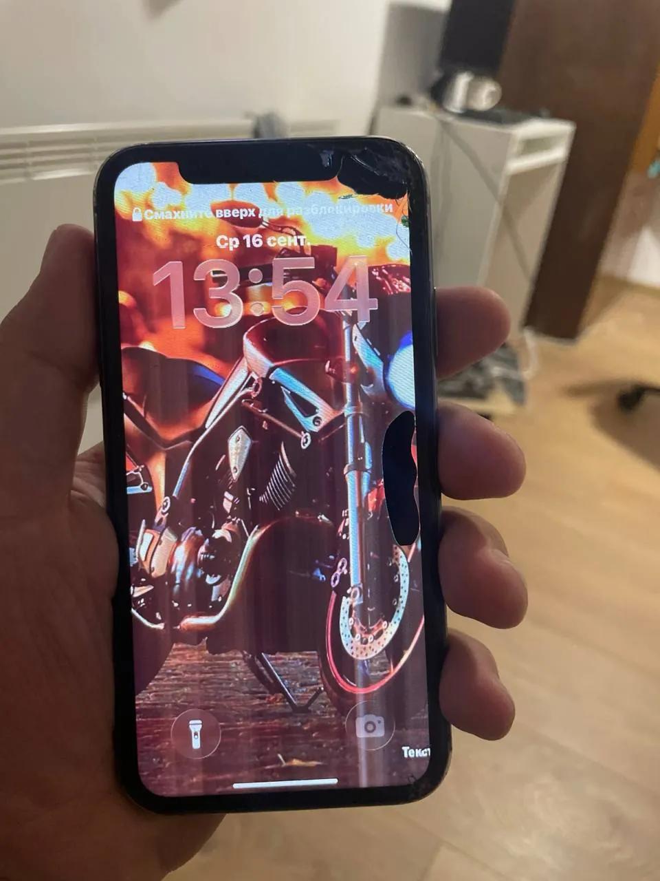 IPhone 11 разбитые экран и стекло сенсор рабочий Белград