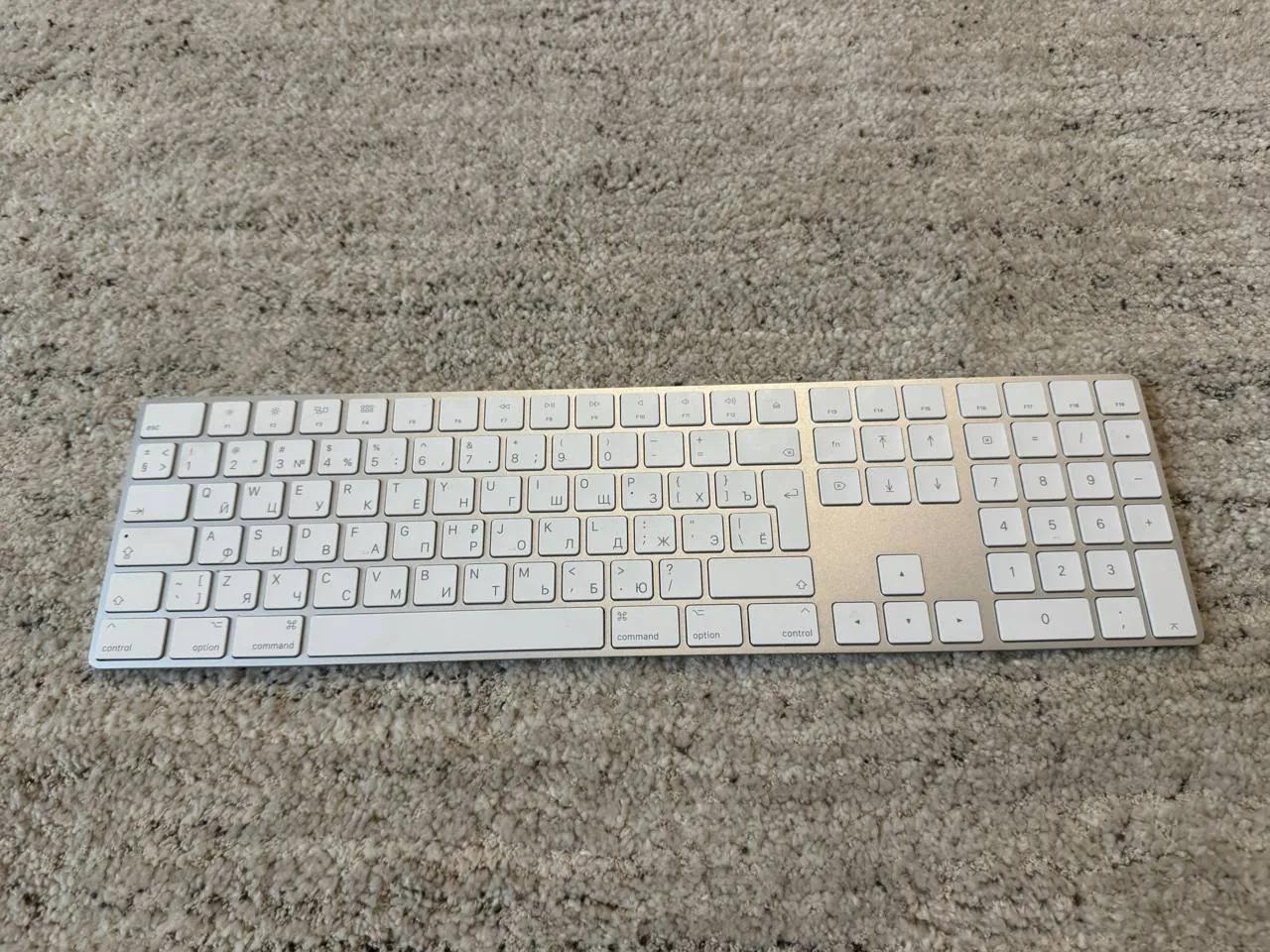 Apple Magic Keyboard с цифровым блоком RU EN Bluetooth