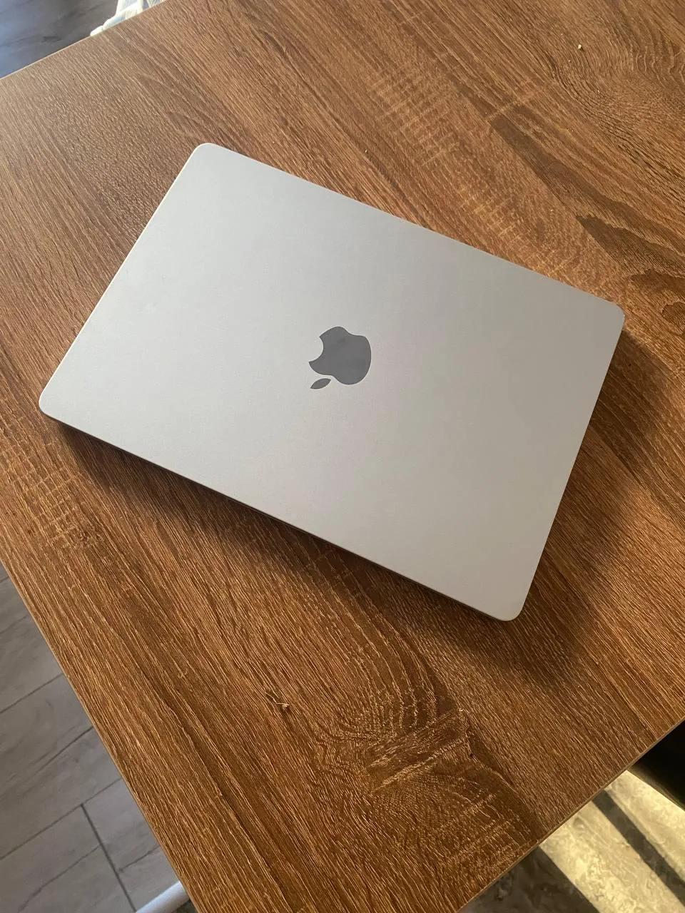 Ноутбук MacBook Air M4 в отличном состоянии