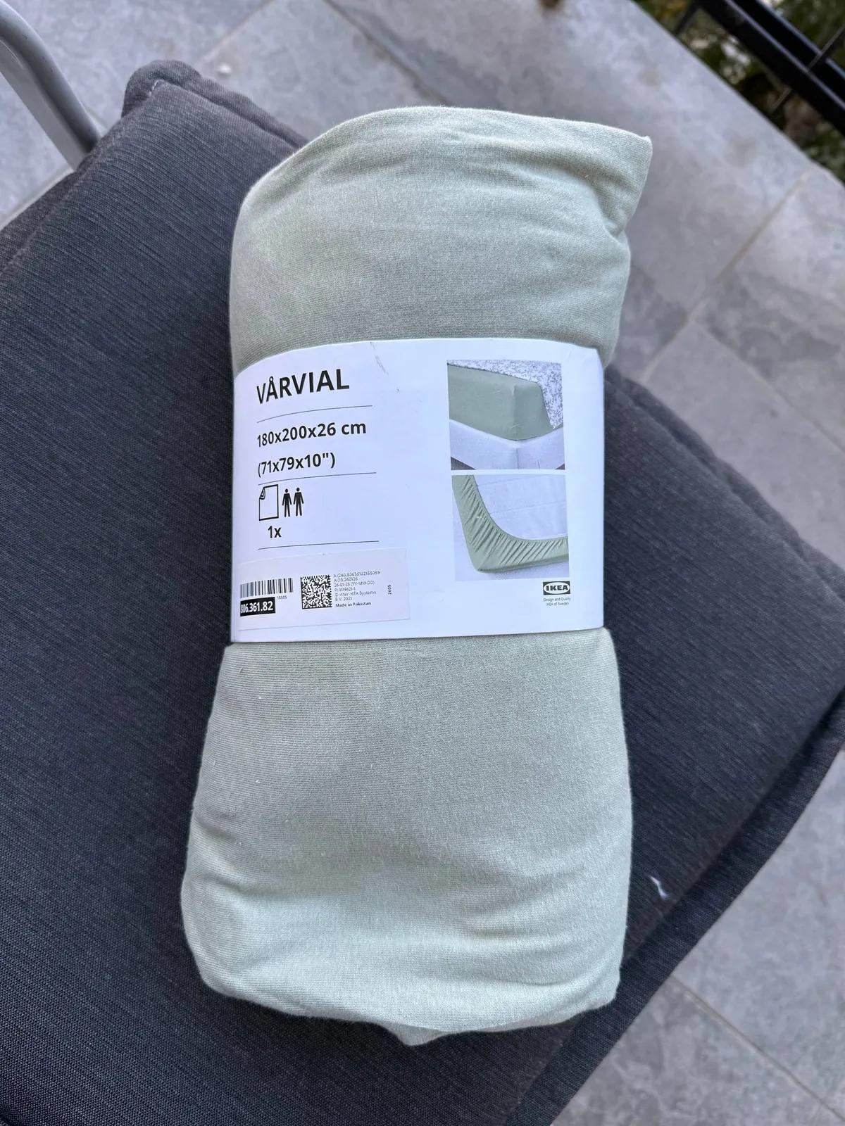Натяжная простынь IKEA VARVIAL 180×200