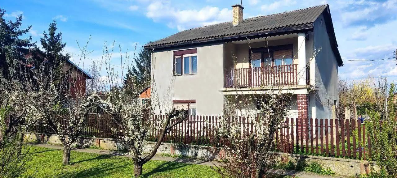 Двухэтажный дом 200 м² с гаражом в Старом Зеднике