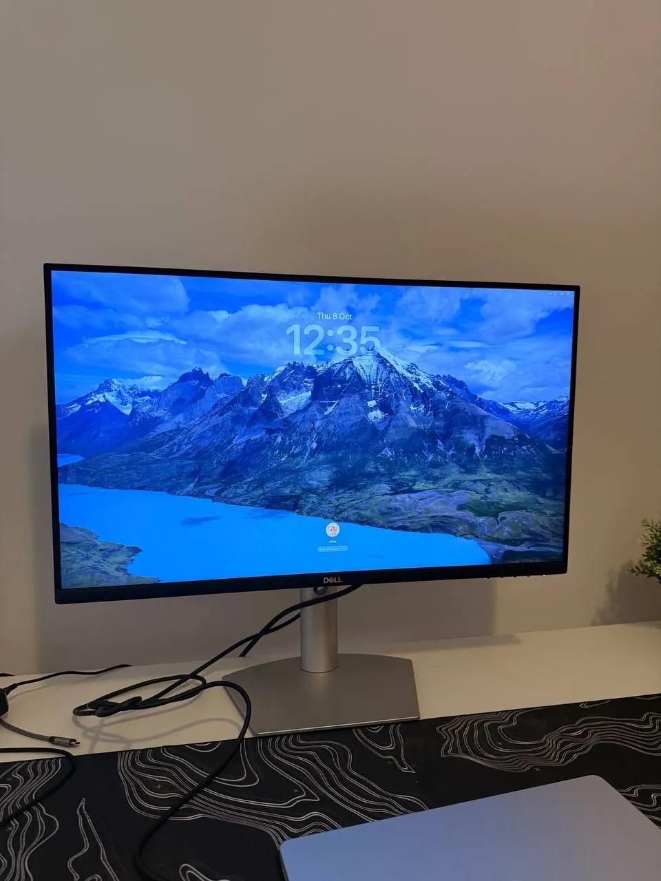 Монитор Dell S2722DC 27 и компьютерная периферия Apple Нови-Сад