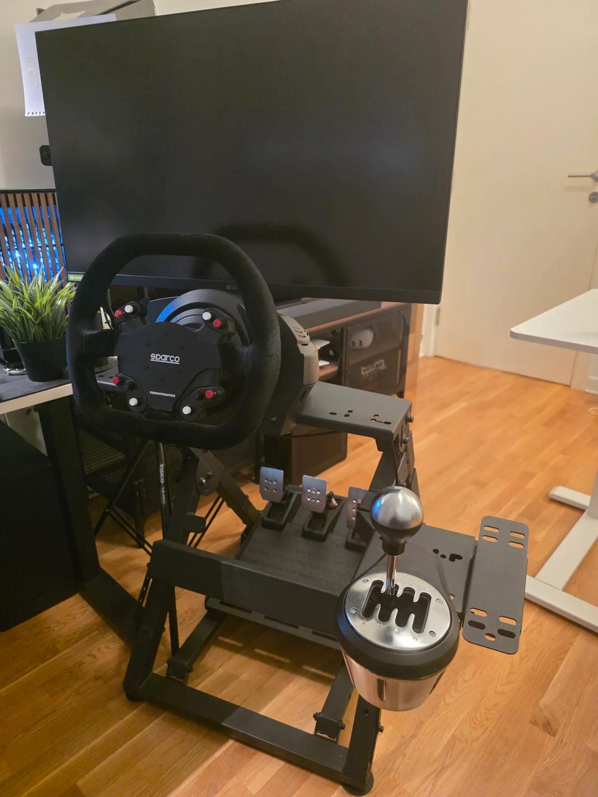 Руль Thrustmaster T300 с педалями и стойкой