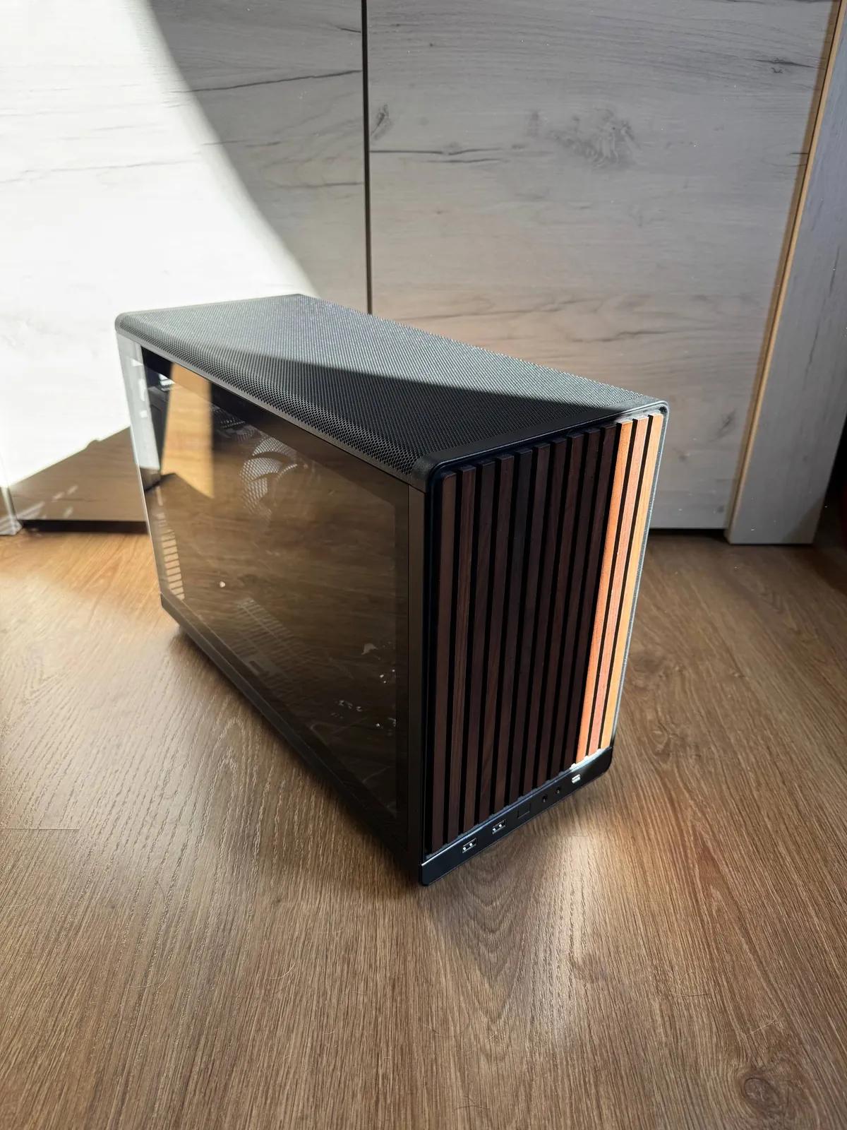 Мини-ITX сборка Ryzen 7 7800X3D RX 9070 16 ГБ Белград