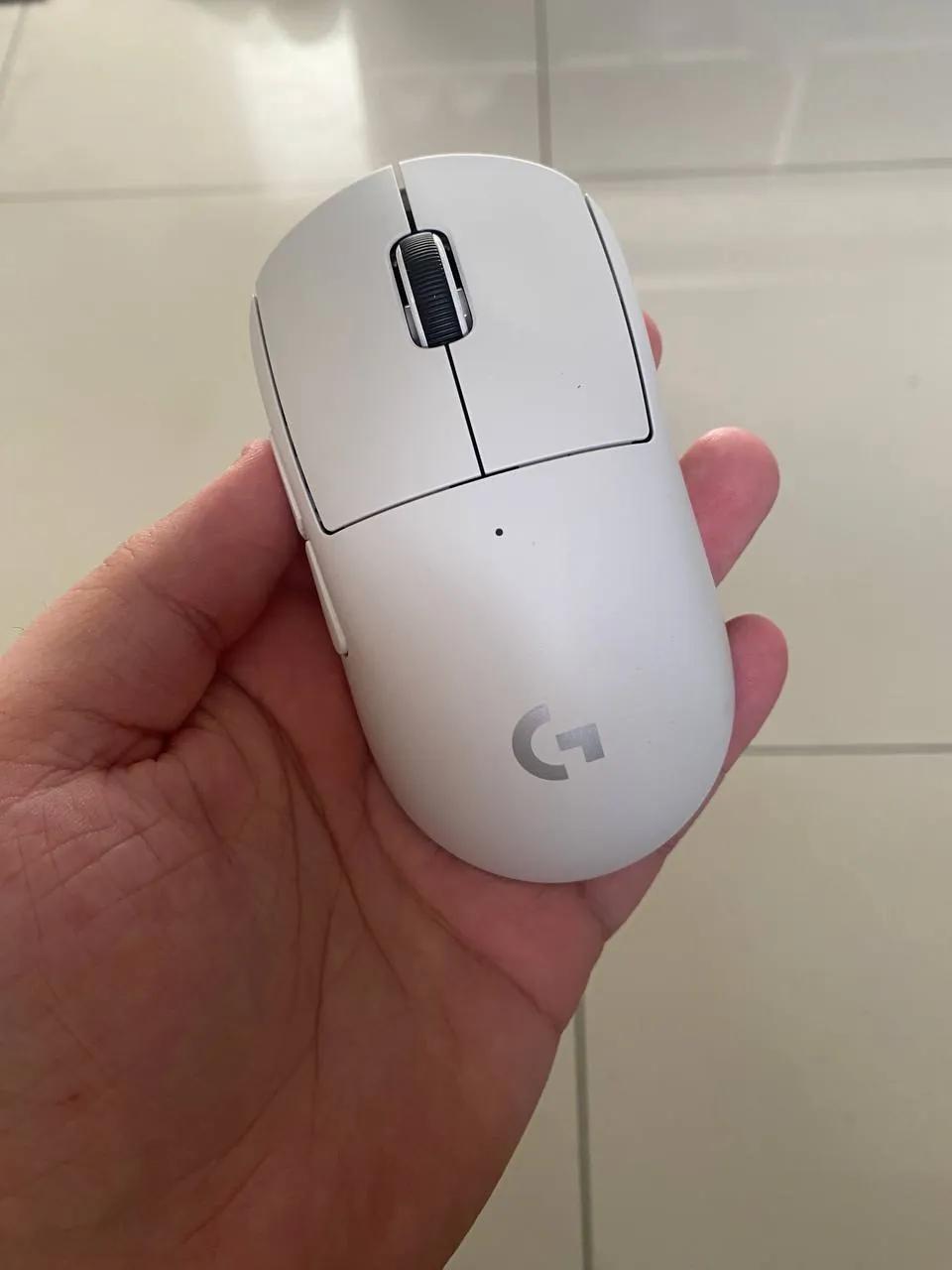 Мышь Logitech Superlight 2c и геймпад DualSense