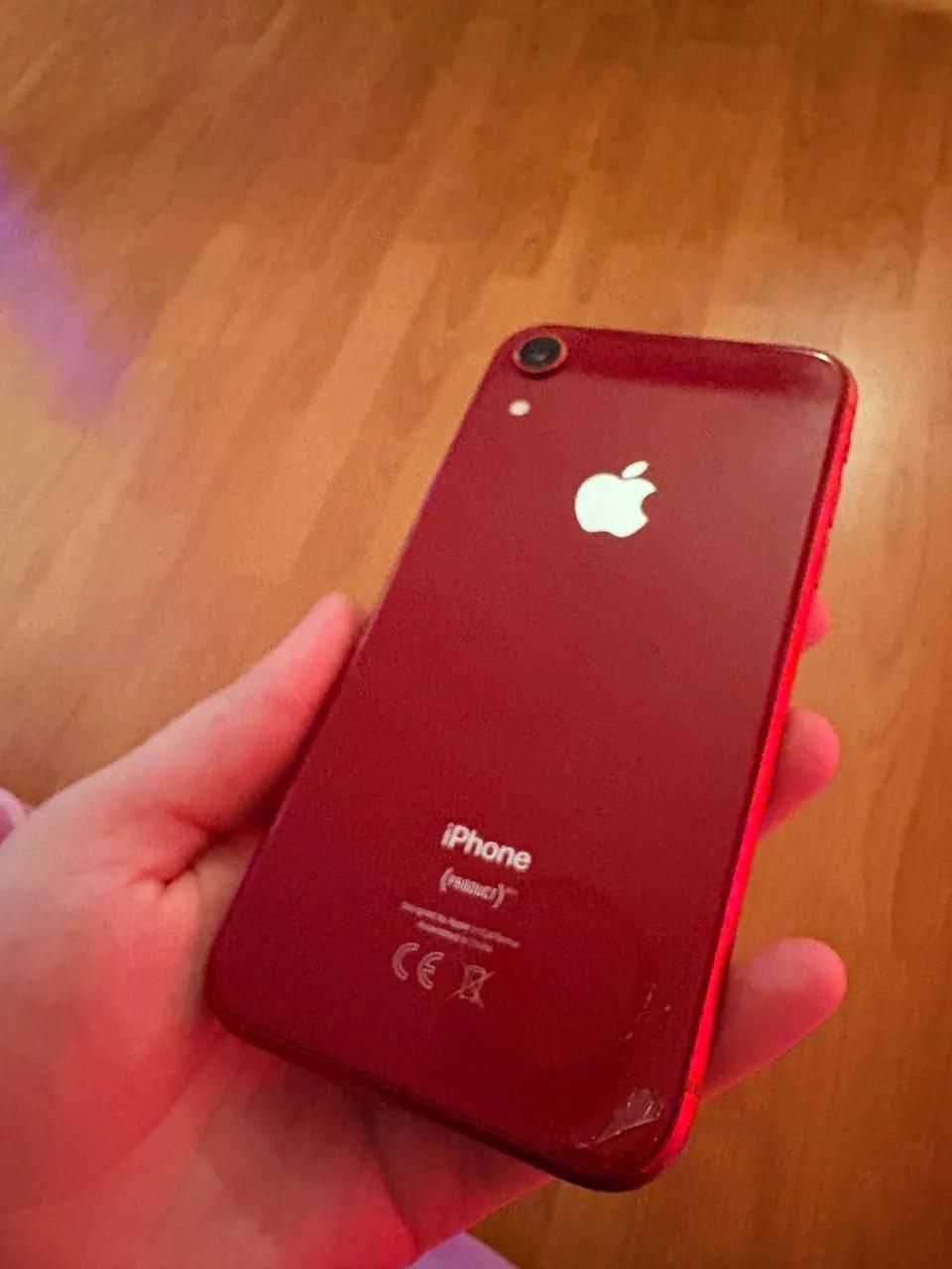 IPhone XR и 12 с дефектами