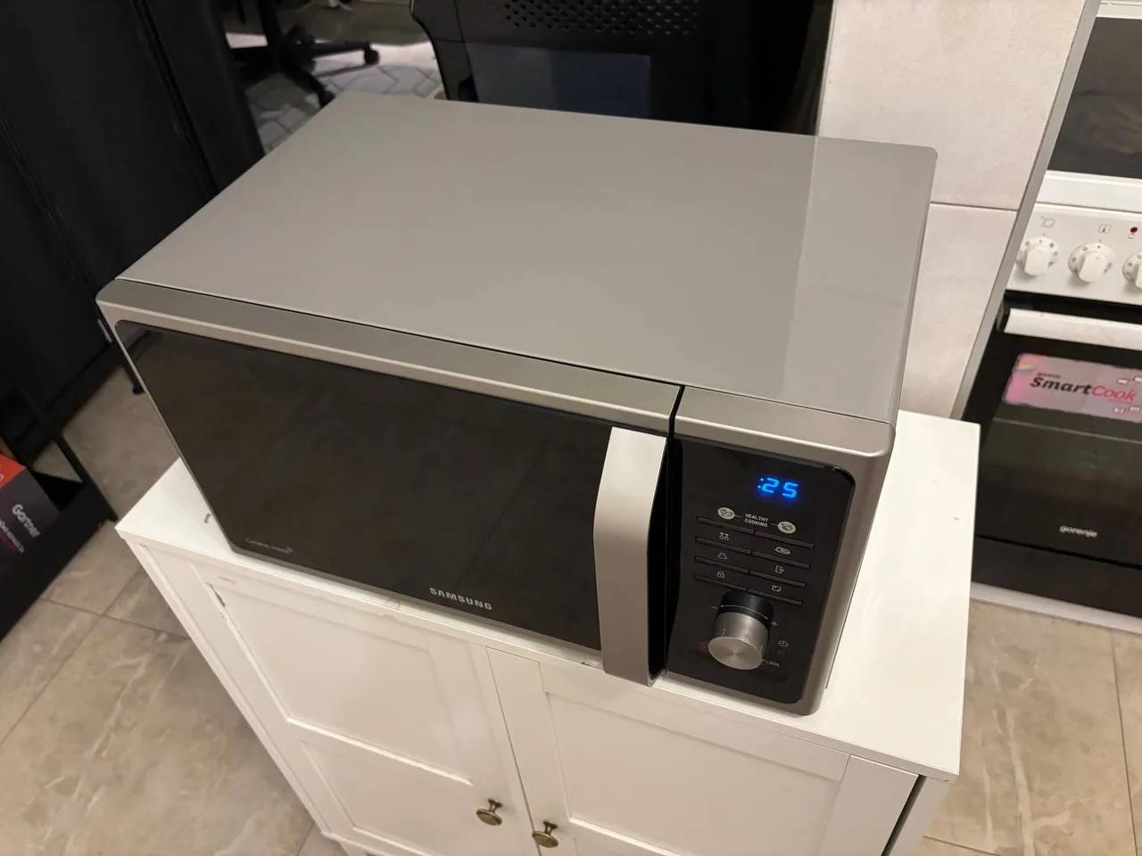 Микроволновая печь Samsung MS23F301TAS Белград