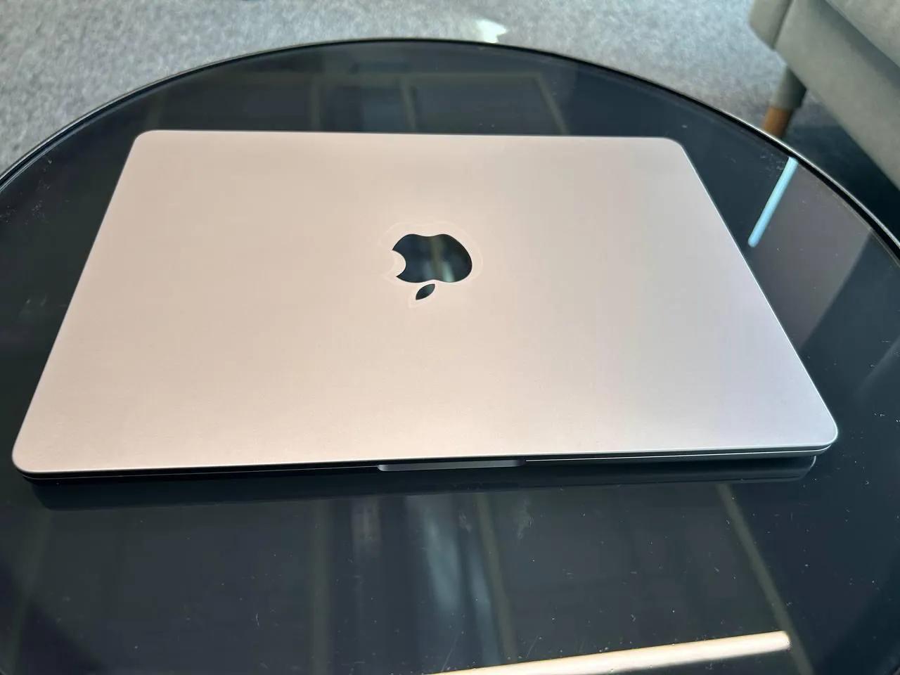 MacBook Air M2 16 ГБ 512 ГБ с зарядкой