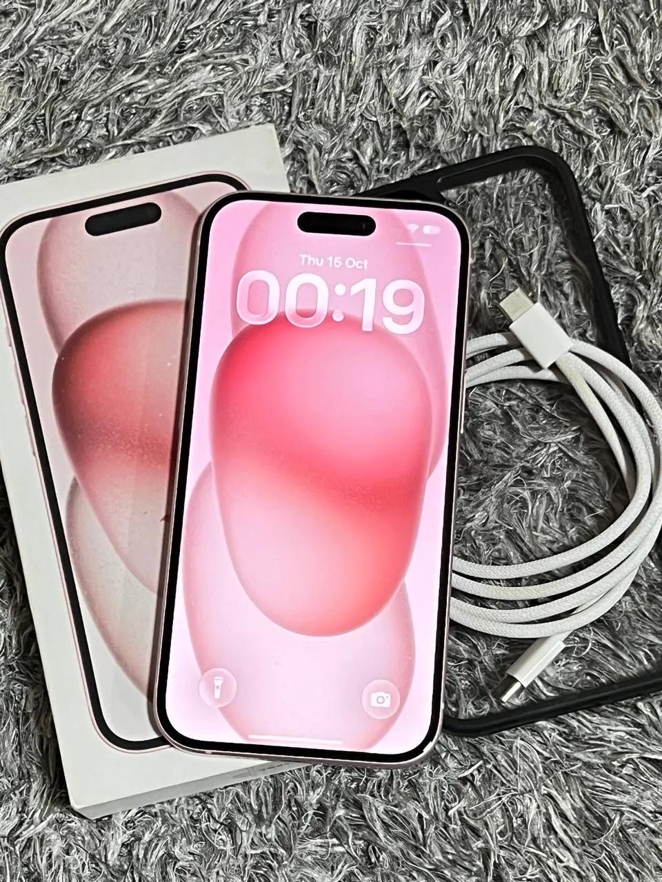 IPhone 15 розовый 128 ГБ в Земуне