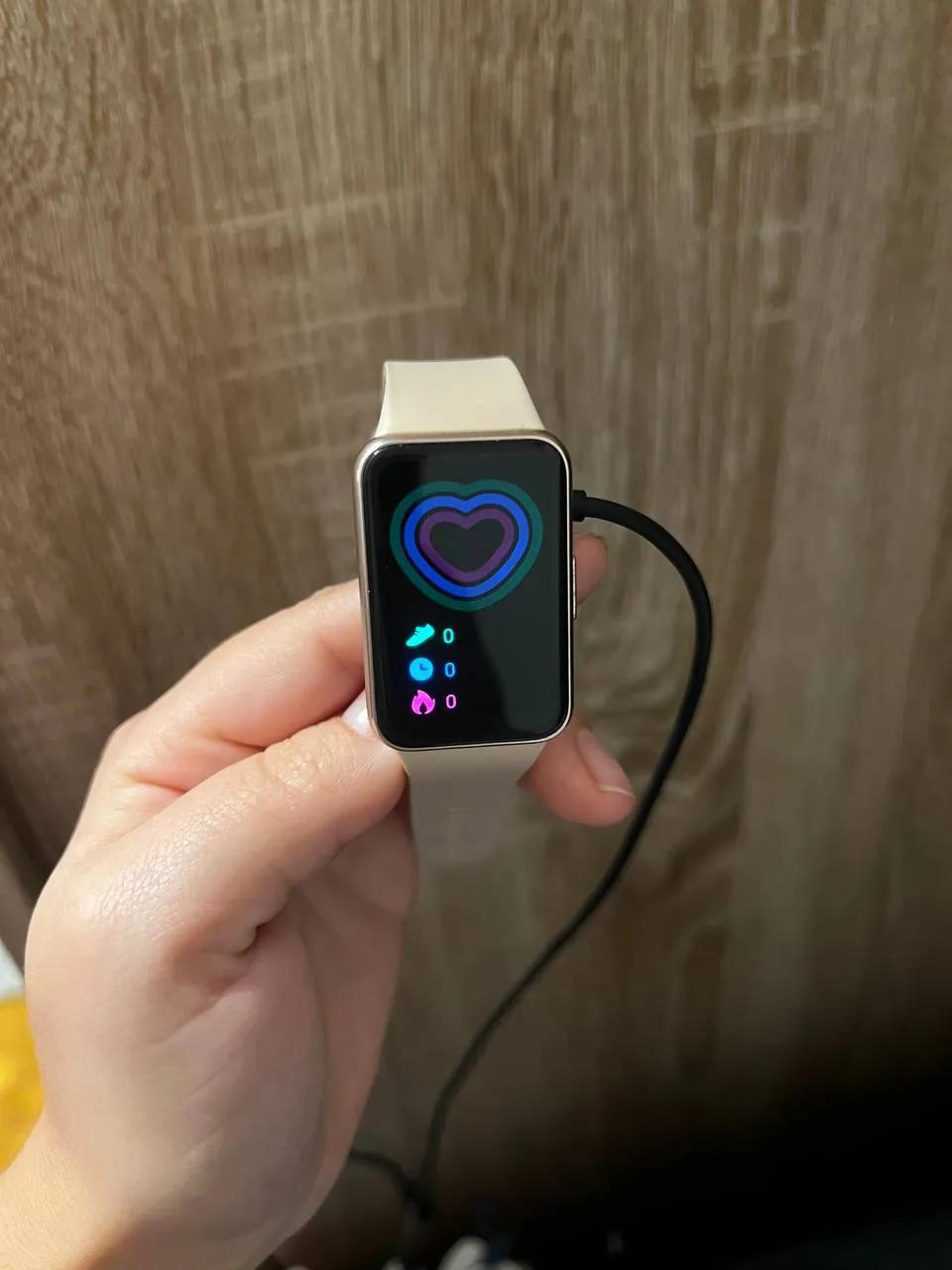 Смарт-часы Samsung Galaxy Fit3 в хорошем состоянии