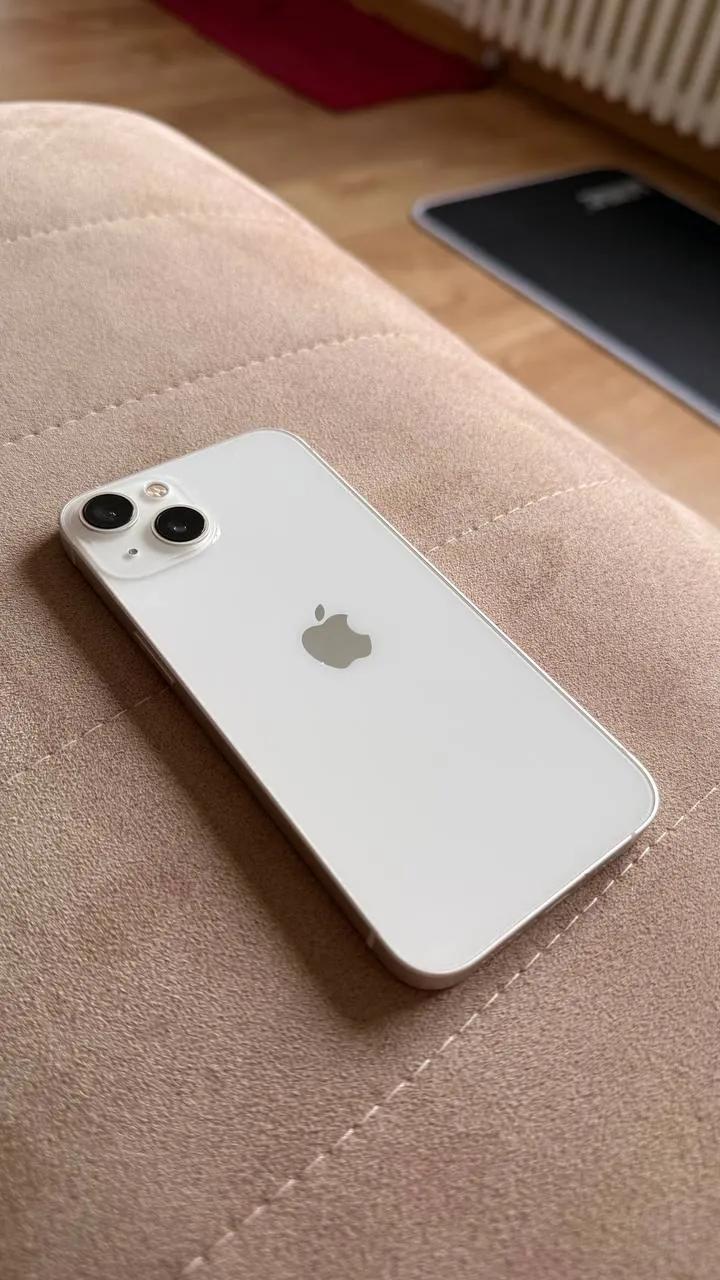 IPhone 13 256 ГБ с трещиной на стекле