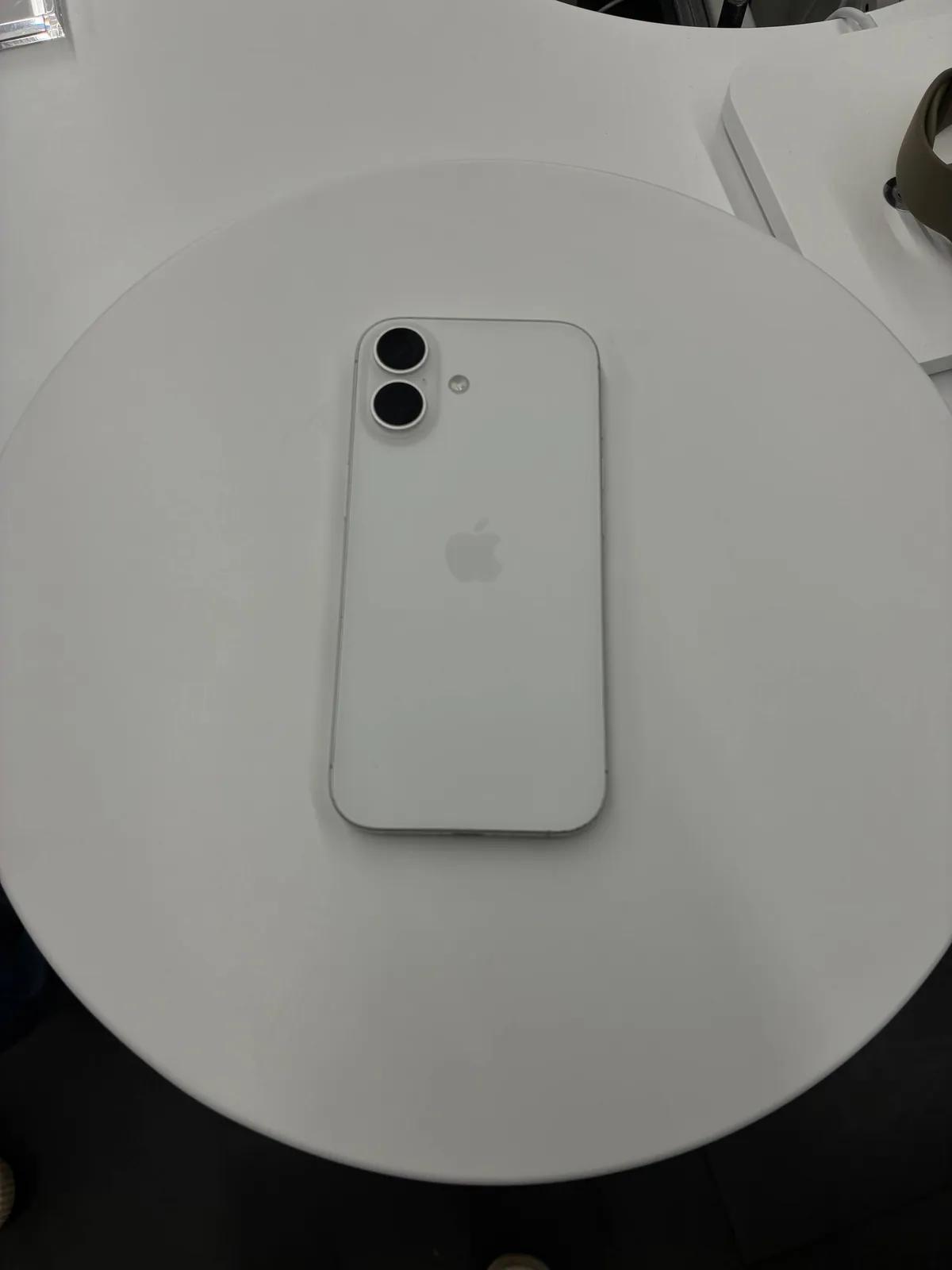 IPhone 17 белый Белград