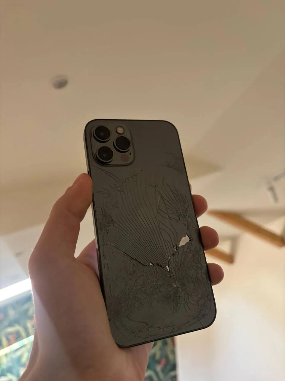 IPhone 12 Pro с разбитым экраном Врачар