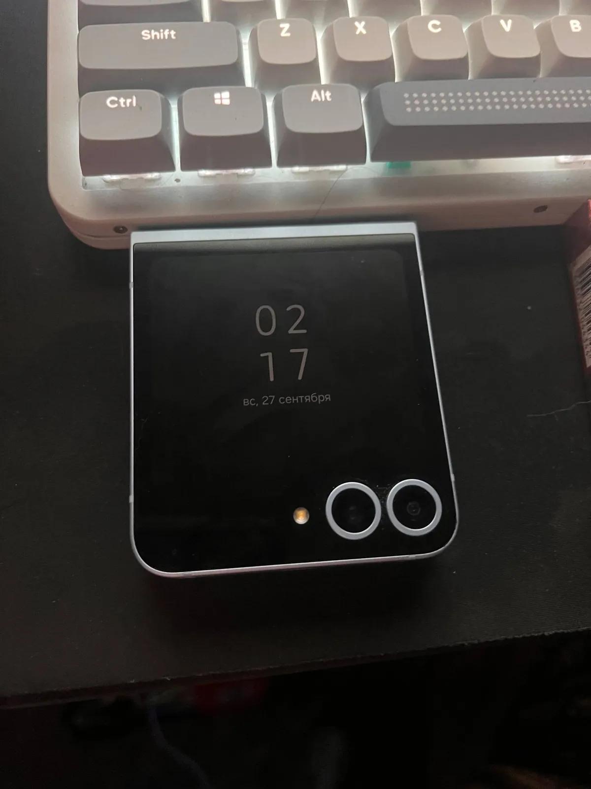 Смартфон Samsung Galaxy Z Flip 6 12/256 ГБ новый