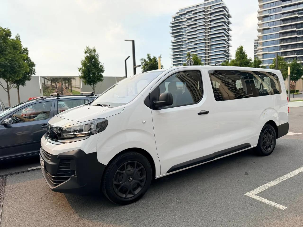 Аренда Opel Vivaro 2024 9 мест АКПП в Белграде