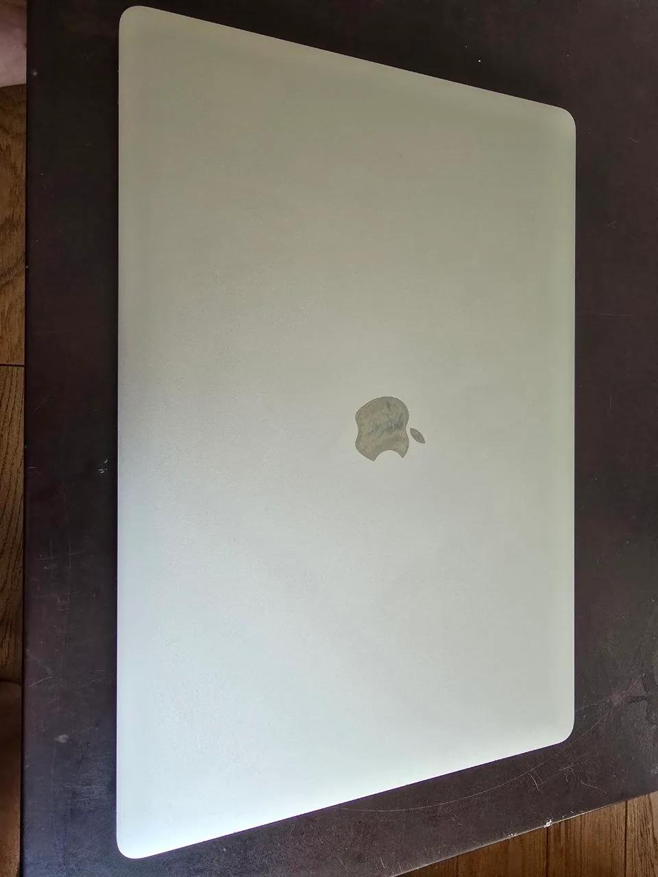 MacBook Pro 16 дюймов i7 16 ГБ SSD 2019 года