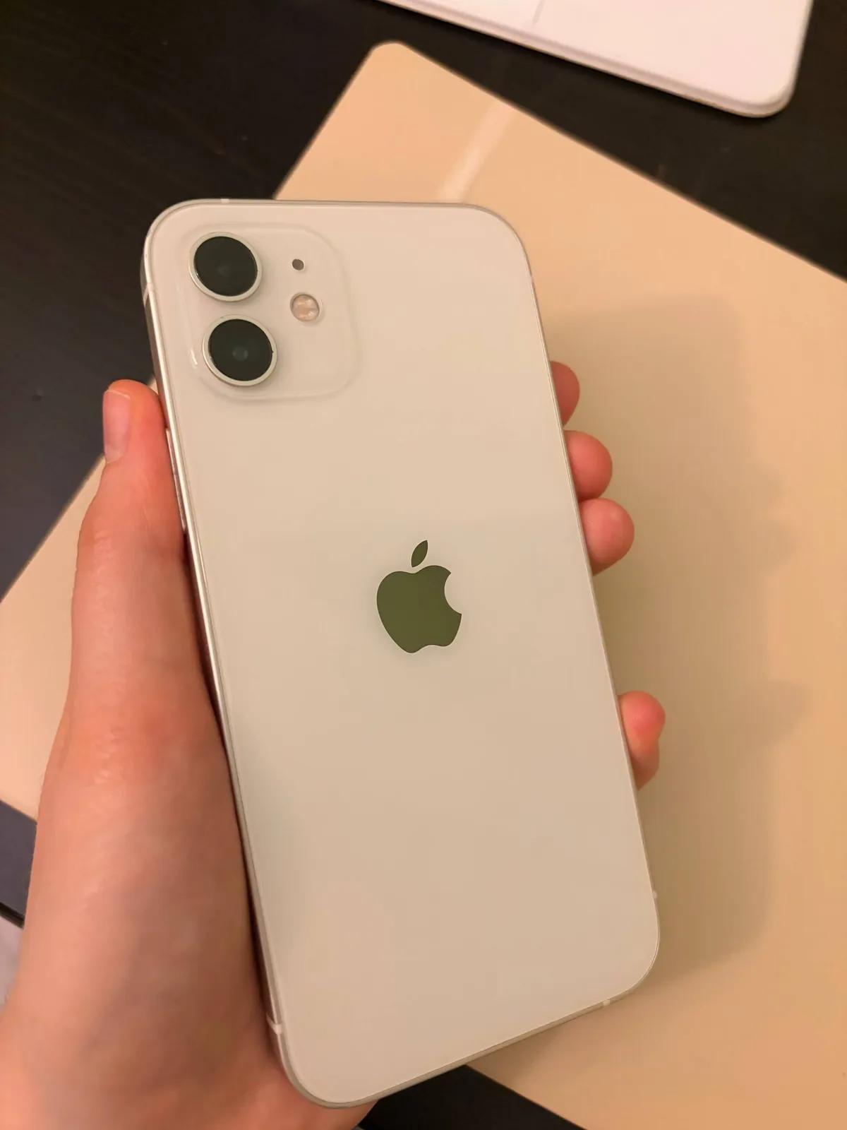 IPhone 12 белый 128 ГБ
