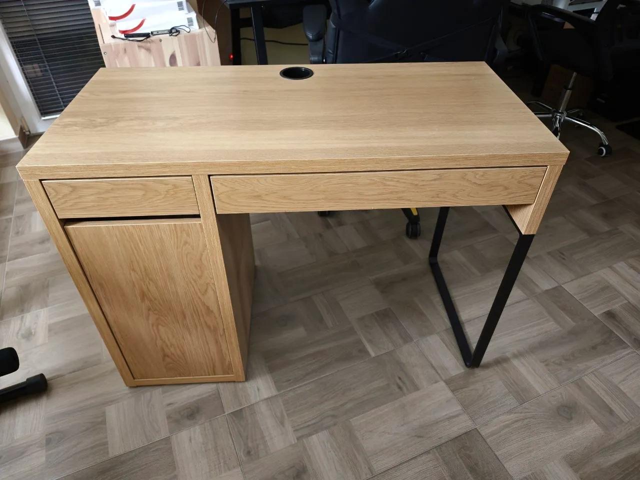 Письменный стол IKEA б/у в отличном состоянии