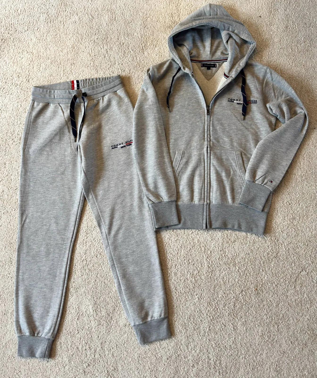 Костюм Tommy Hilfiger мужской Дедине