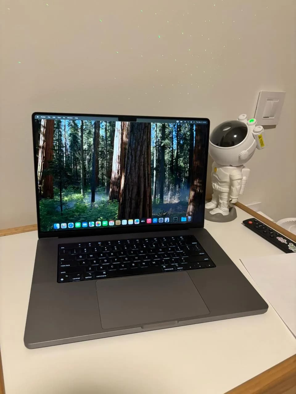 MacBook Pro M2 и UniFi роутер