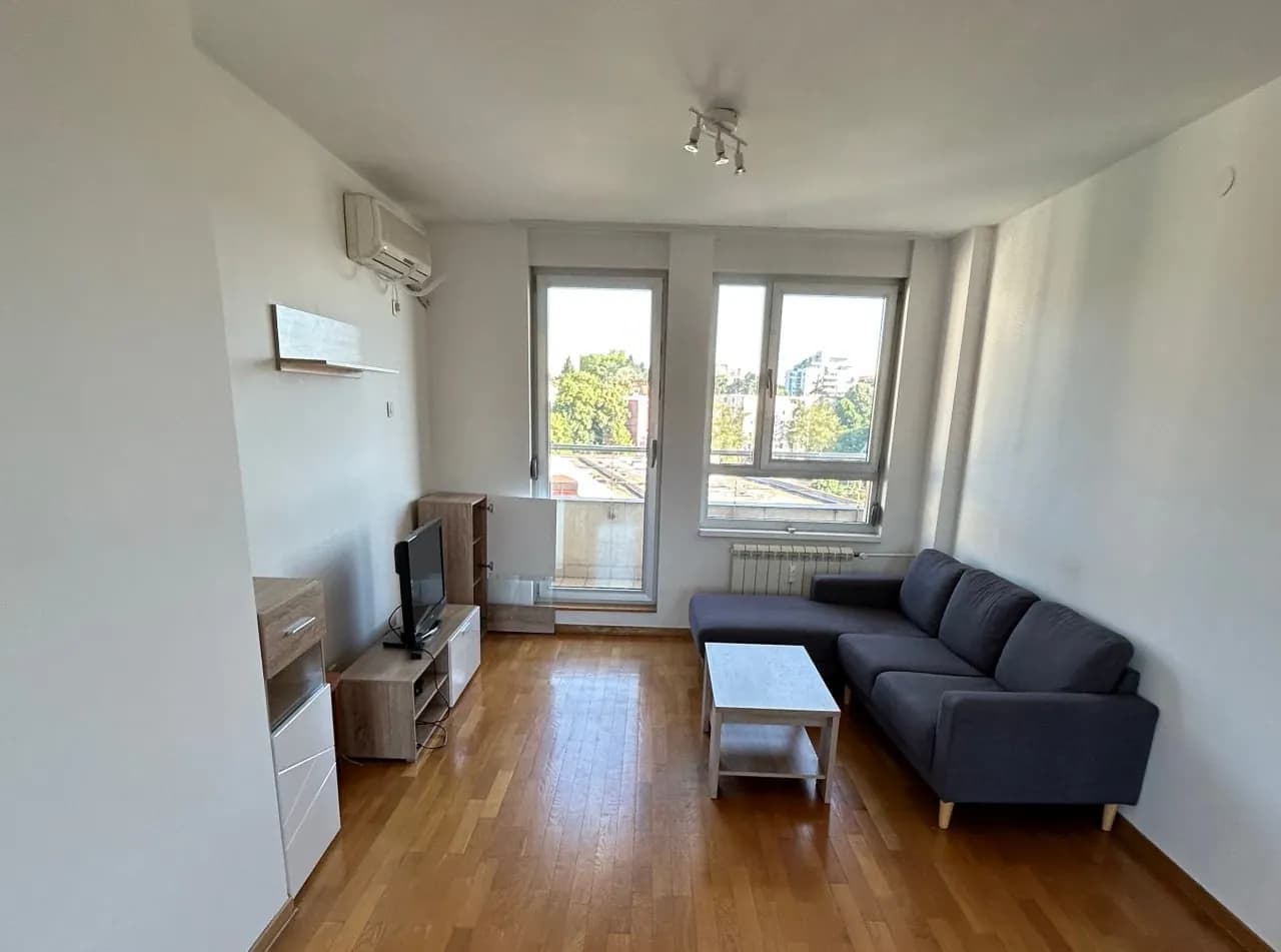 Аренда квартиры Звездара 3 комнаты 950 EUR