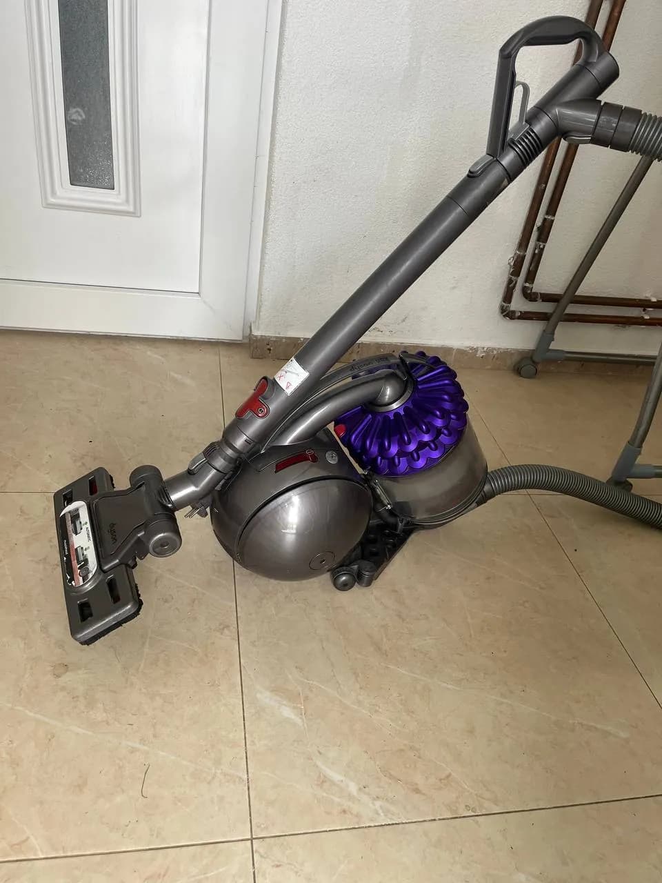 Пылесос Dyson DC52 полностью исправен 125 EUR