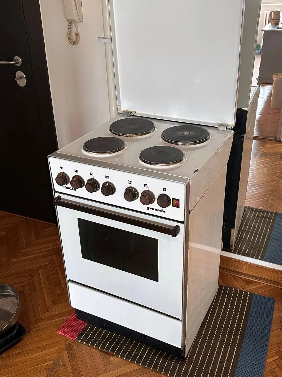Кухонная плита рабочая все конфорки и духовка