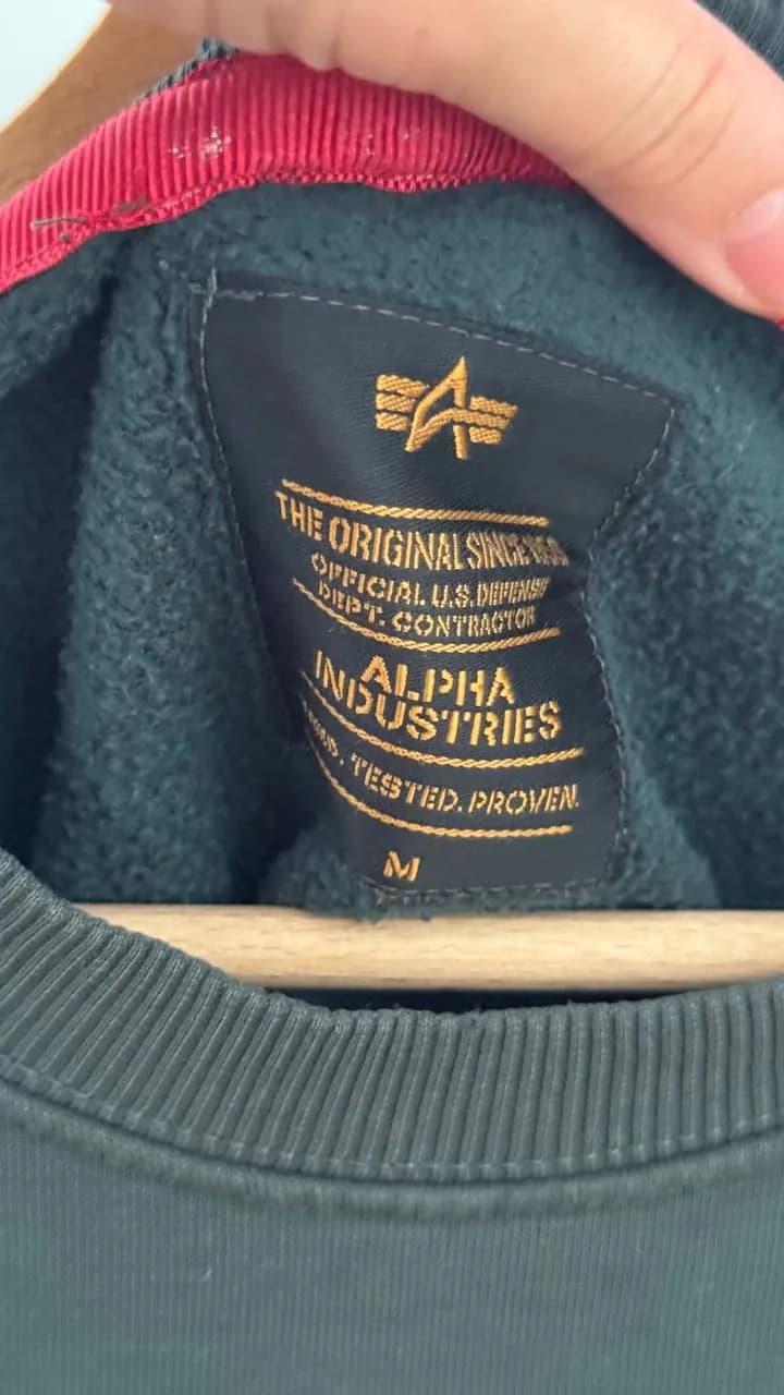 Свитшот Alpha Industries и брюки Bershka