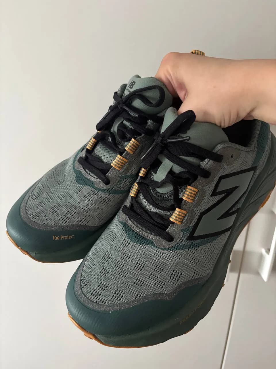 New Balance Hierro V9 43 и куртка Reserved S