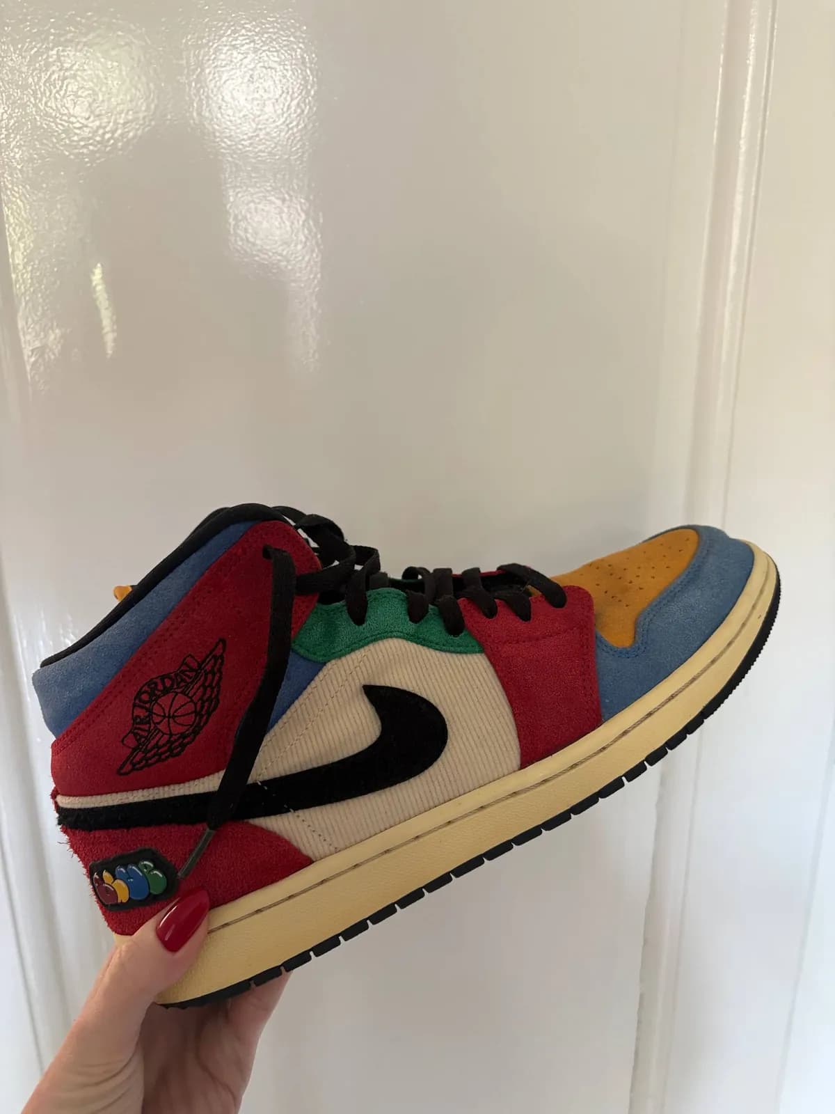 Кроссовки Air Jordan 1 Mid Fearless и Jordan 6 Travis Scott