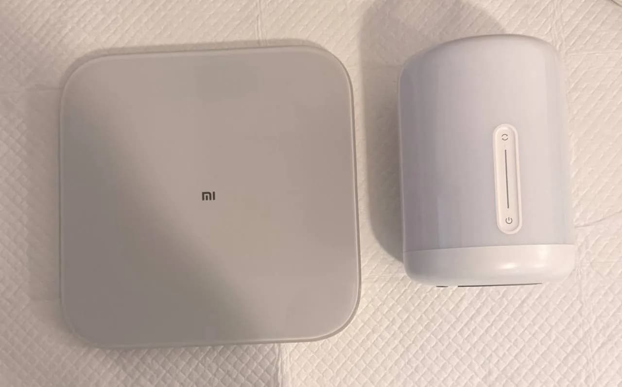 Умные весы Xiaomi и светильник